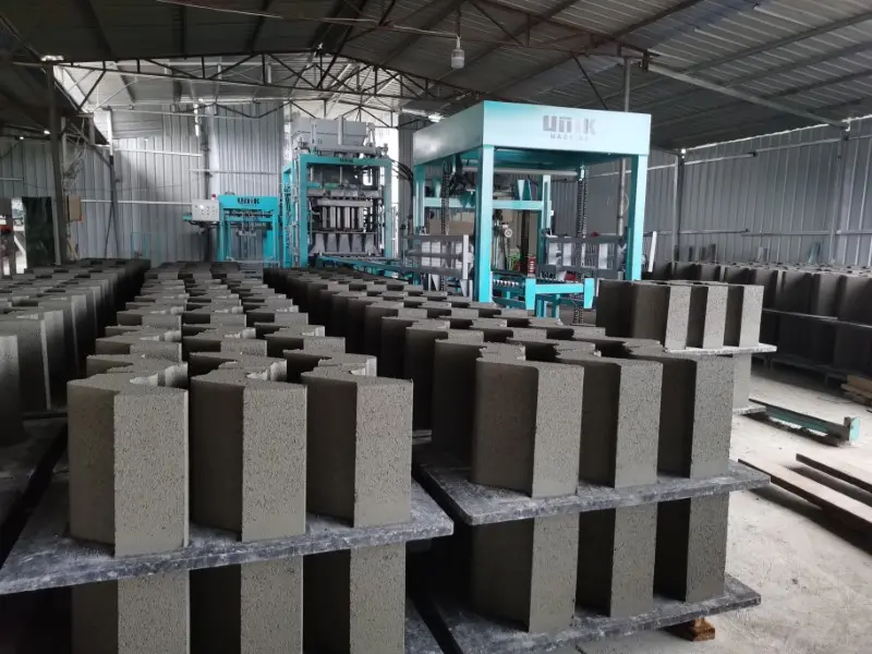 Le monde fascinant des machines à blocs creux : un guide des machines à béton dans l'industrie manufacturière et de la construction
