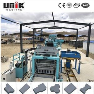 Machine de formage de produits en béton