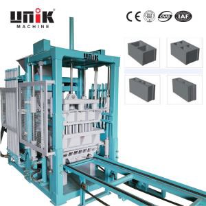 Petite machine à blocs de béton