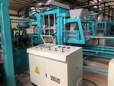 Machine de fabrication de blocs creux en béton Inde