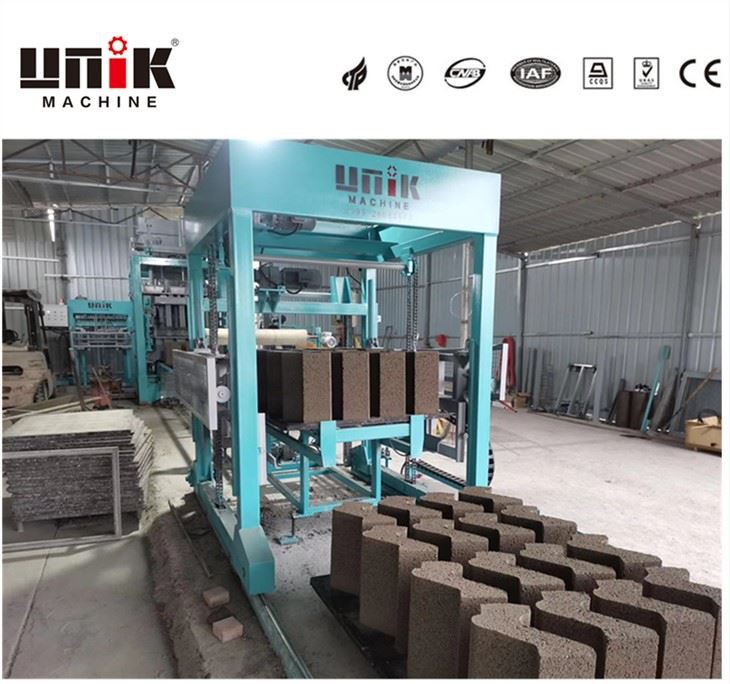 Machine de fabrication de blocs de verrouillage Hydraform