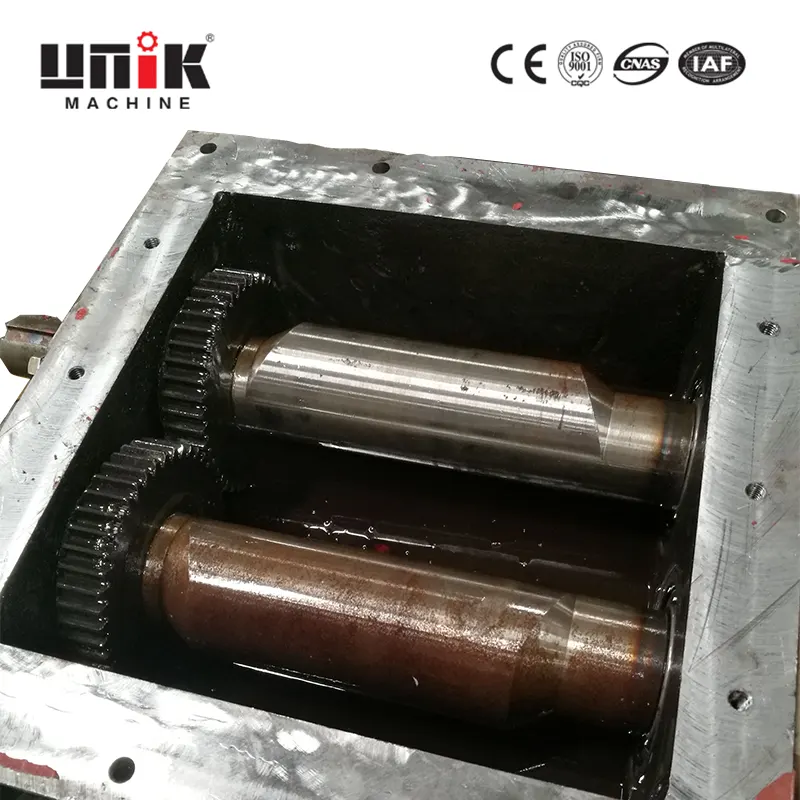 Boîte vibrante pour machine à briques
